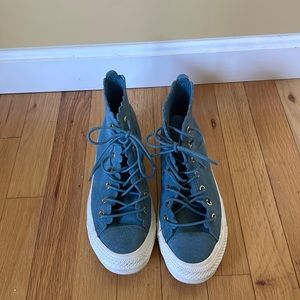 Women’s blue converse